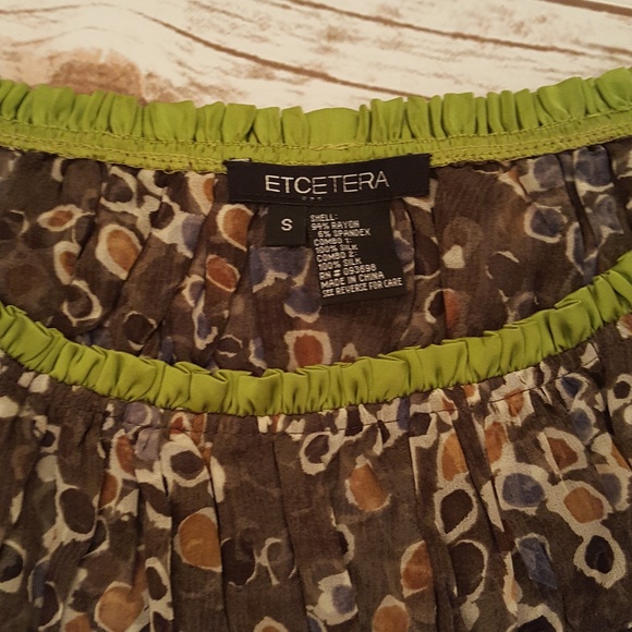 Multicolor Scoop Neck Top with Sheer Detail - Picture 4 of 4